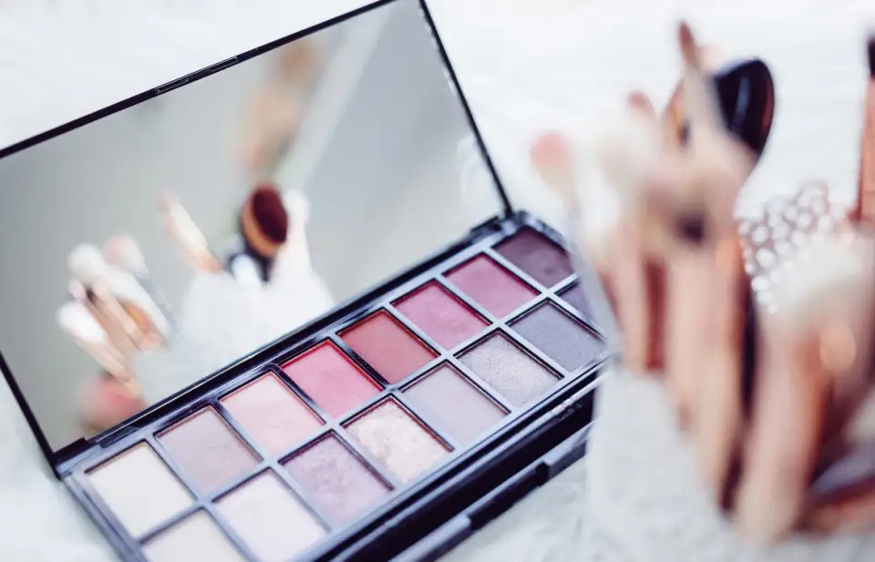 China's Beauty Industry Trends: Shifting from Offline to Online